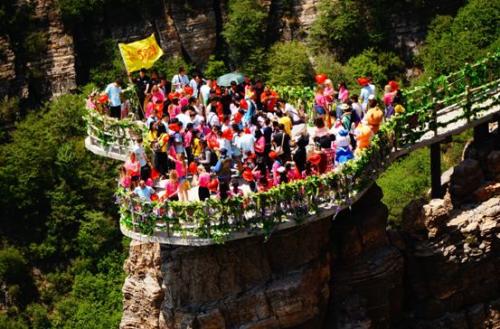 山盟台上花样告白 陈勇摄