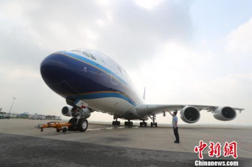 中国首架A380飞机完成首次最高级别“体检” 曾健 摄